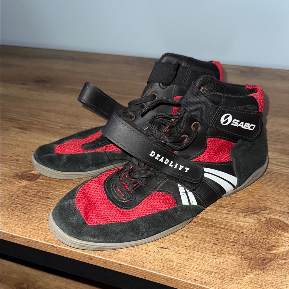 SABO Deadlift Shoes in Red and Black